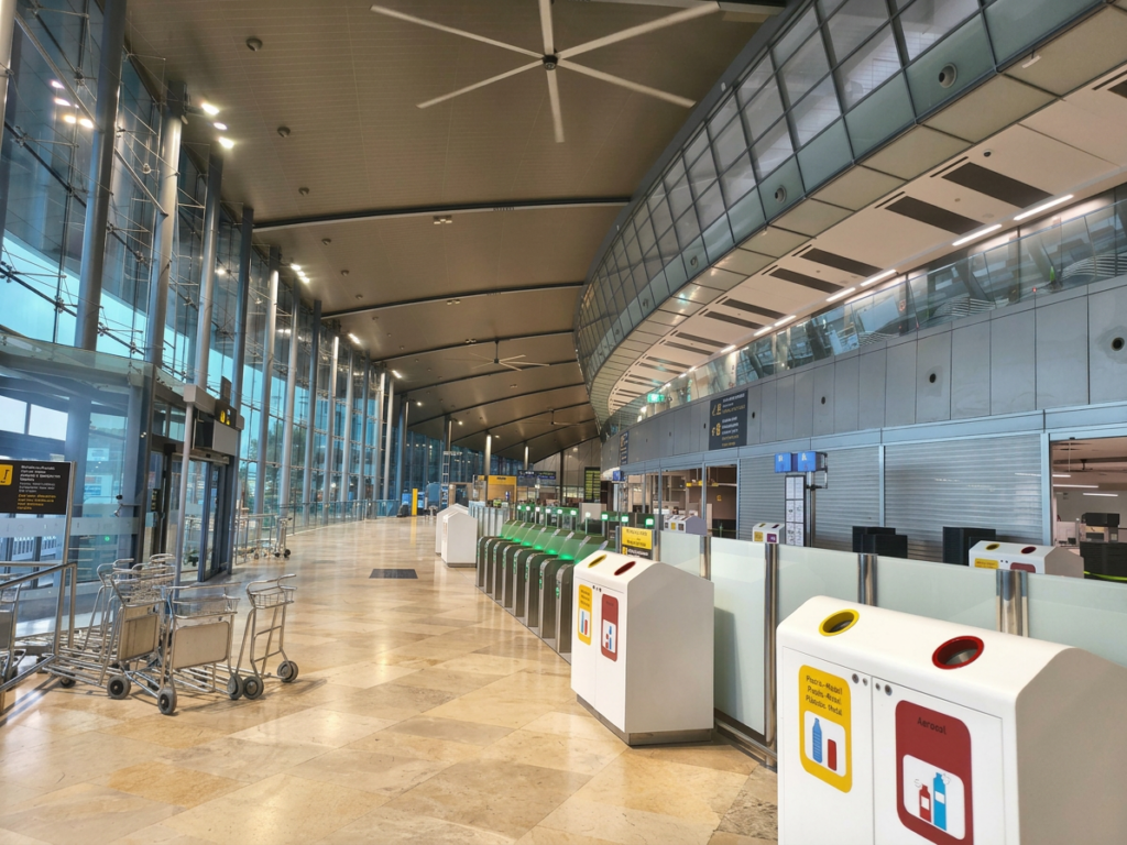 Acceso zona control de seguridad - Aeropuerto de Valencia