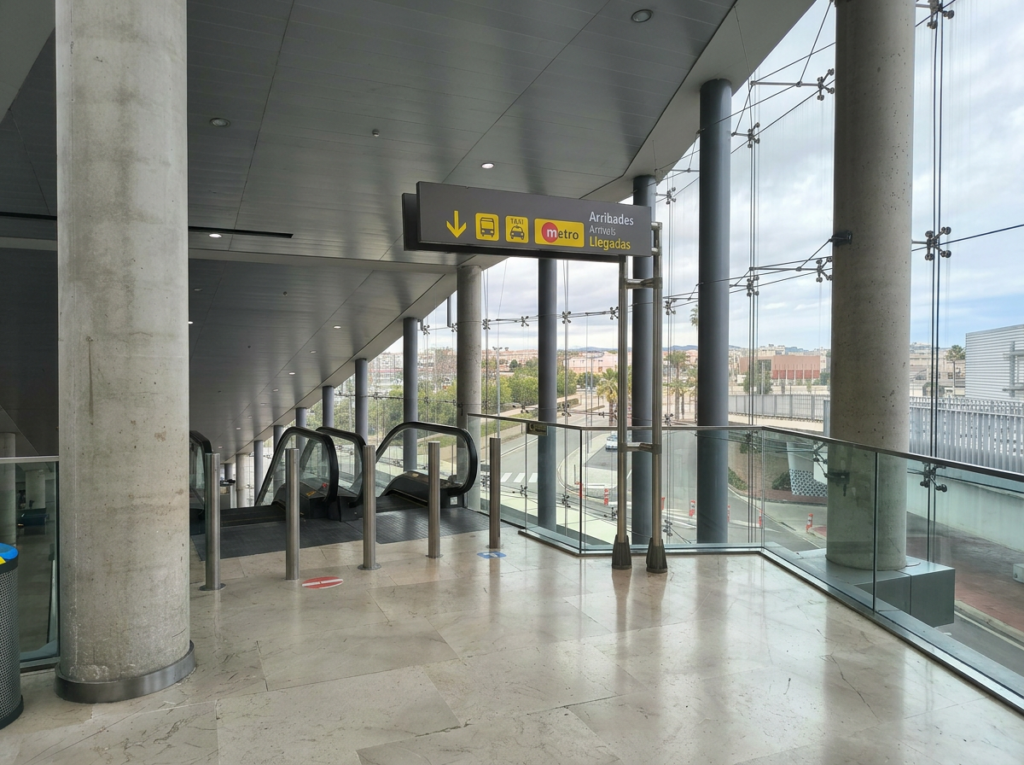 Panel informativo acceso Metro Planta 1 - 2 - Aeropuerto de Valencia