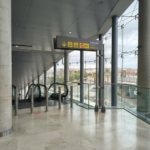 Panel informativo acceso Metro Planta 1 - 2 - Aeropuerto de Valencia