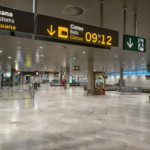 Panel informativo zona equipajes llegadas - Salida y Cintas 9-12 - 3 - Aeropuerto de Valencia