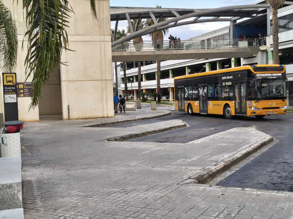 Zona de recogida de los autobuses - Aeropuerto de Valencia