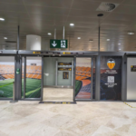 Puerta-salidas-zona-recogida-de-equipajes-Aeropuerto-de-Valencia-OK.png
