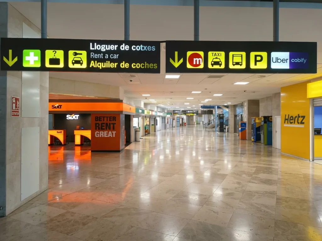 Panel informativo zona de alquiler de coches - Aeropuerto de Valencia