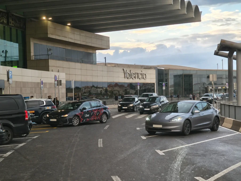 VTC Uber zona de acceso salidas Aeropuerto de Valencia