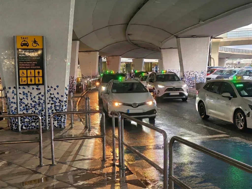 Zona recogida oficial Taxis - Aeropuerto de Valencia